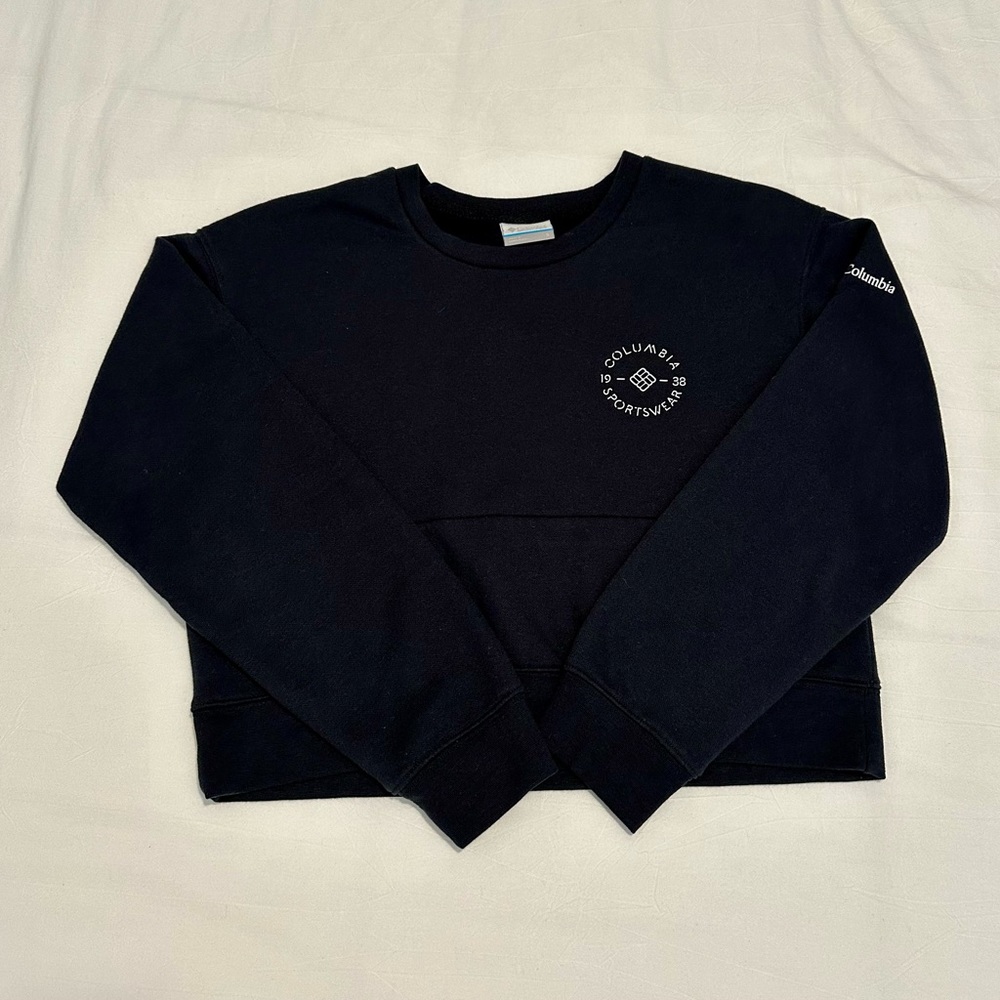 Columbia Women’s cropped pullover sweater, black, size small.